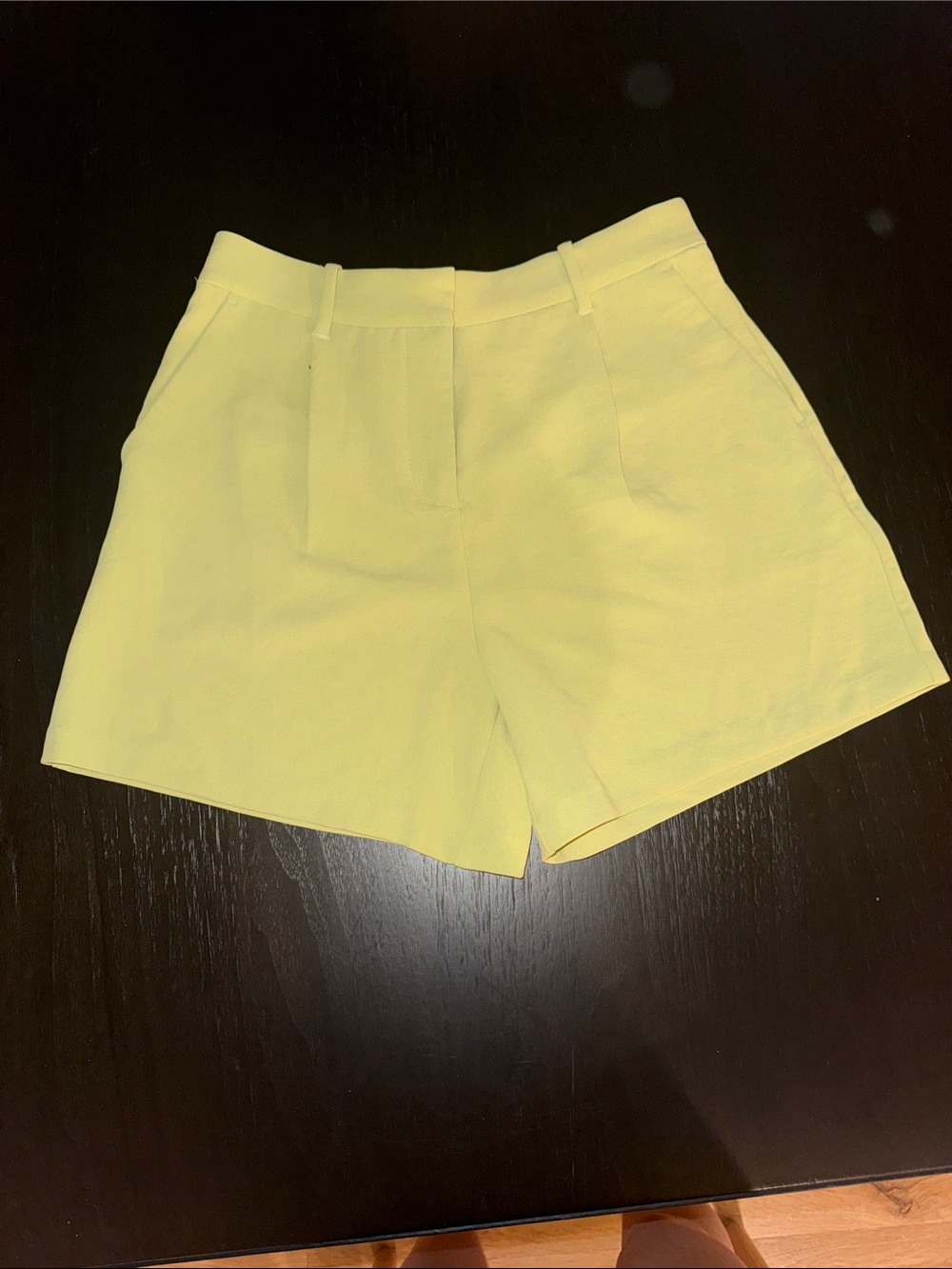 Abercrombie & Fitch Pale Yellow Tailored Women's Shorts